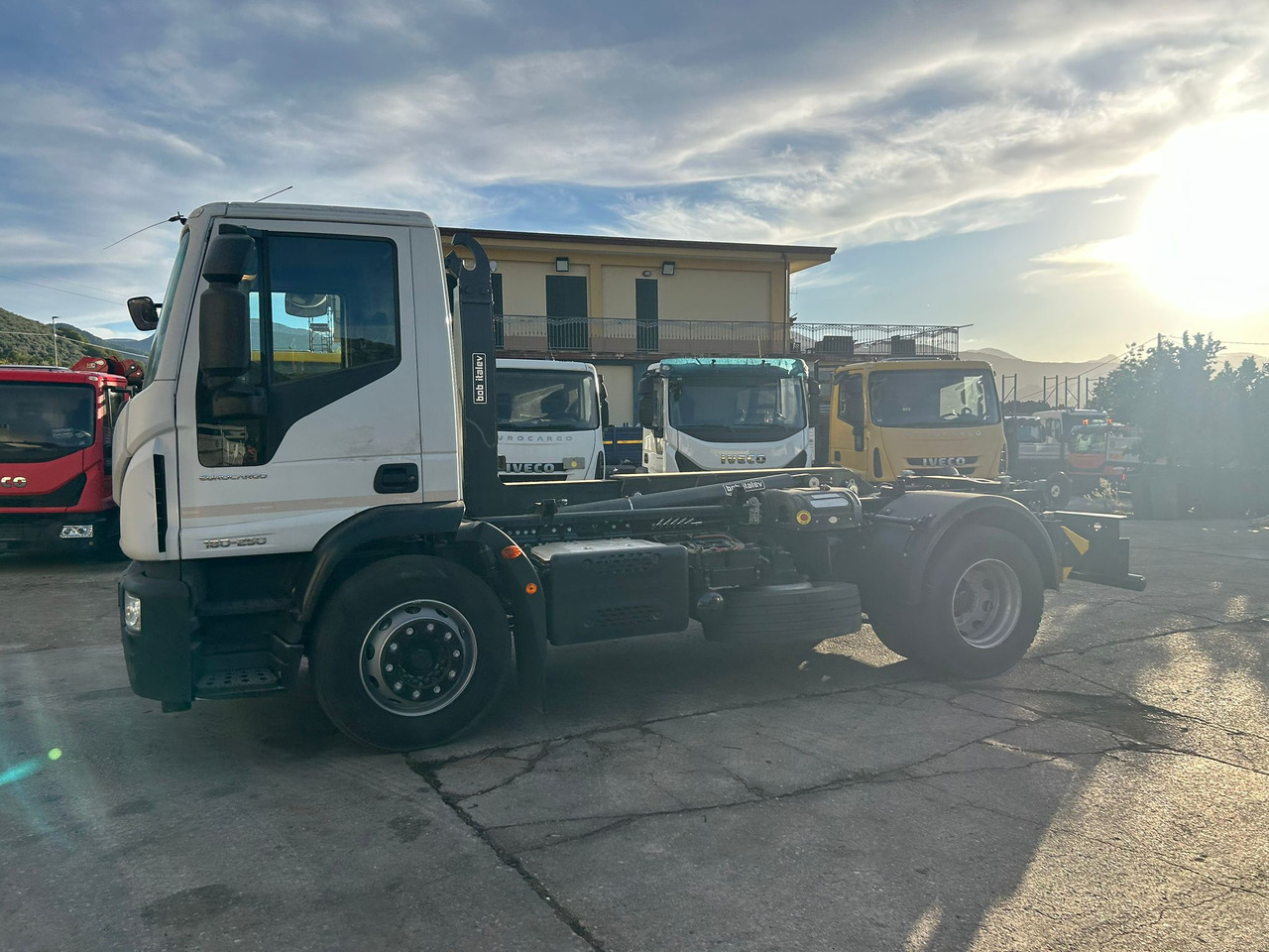 IVECO EUROCARGO 180-250 - Camion ampliroll, Camion grue: photos 3 IVECO EUROCARGO 180-250 - Camion ampliroll, Camion grue: photos 3