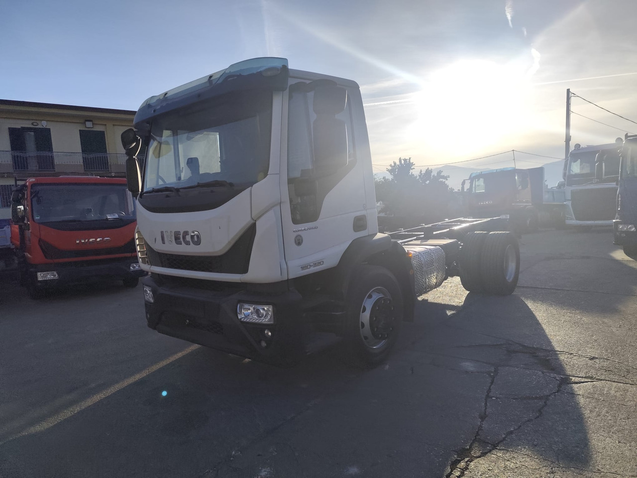 IVECO EUROCARGO 180-320 - Châssis cabine: photos 1 IVECO EUROCARGO 180-320 - Châssis cabine: photos 1