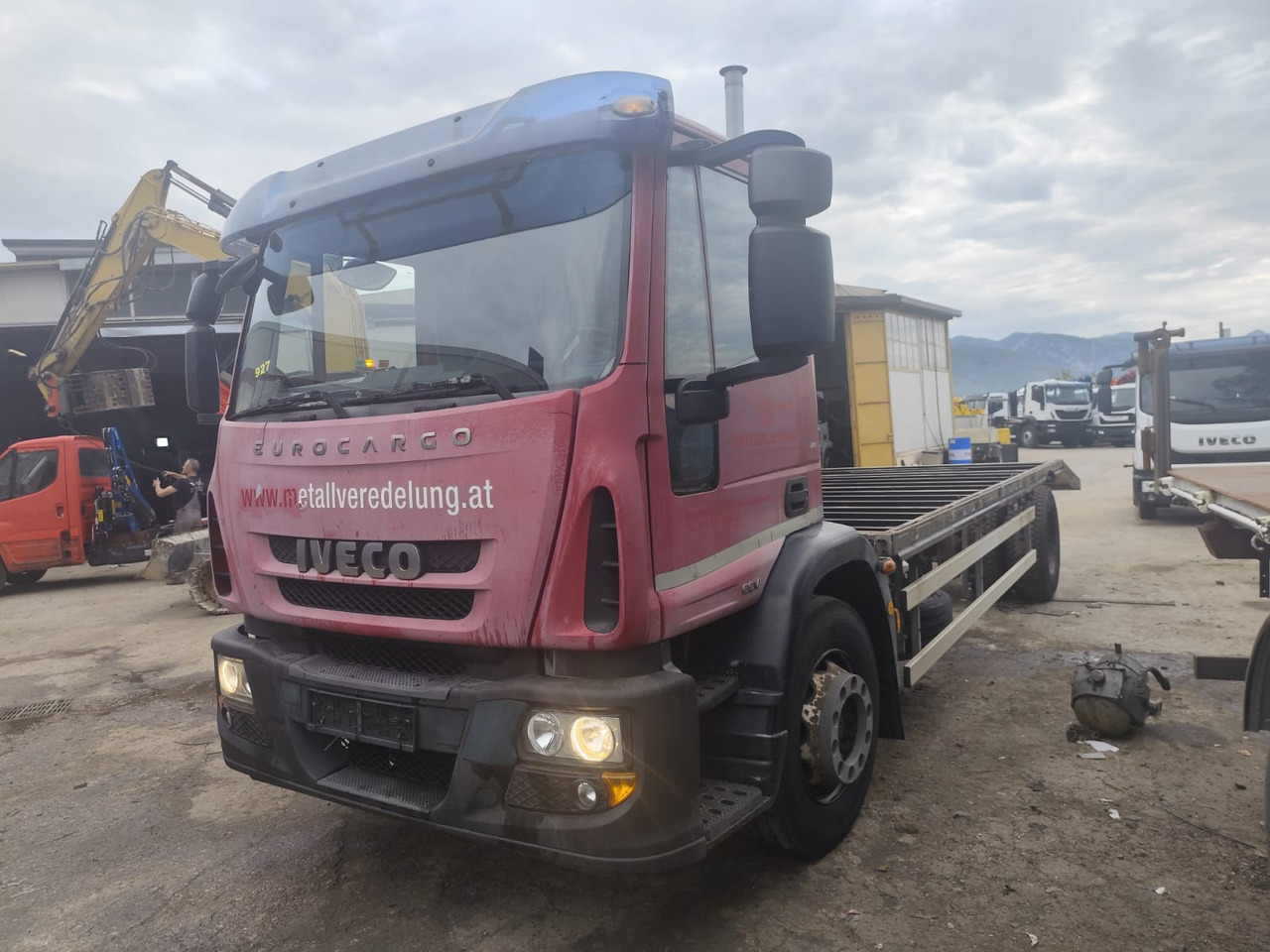 IVECO EUROCARGO 180E30 - Camion plateau: photos 2 IVECO EUROCARGO 180E30 - Camion plateau: photos 2