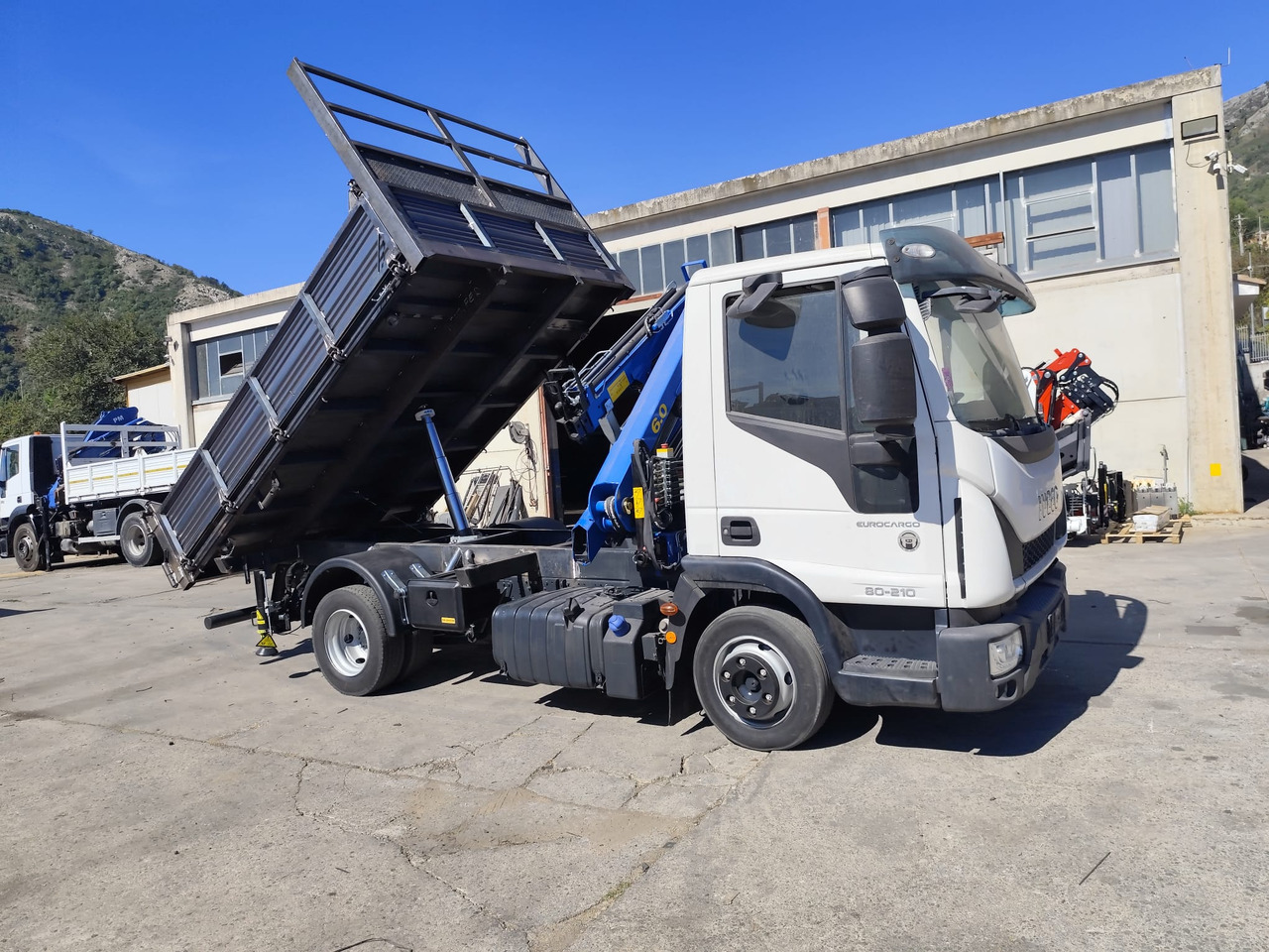 IVECO EUROCARGO 80-210 - Camion grue, Camion benne: photos 3 IVECO EUROCARGO 80-210 - Camion grue, Camion benne: photos 3