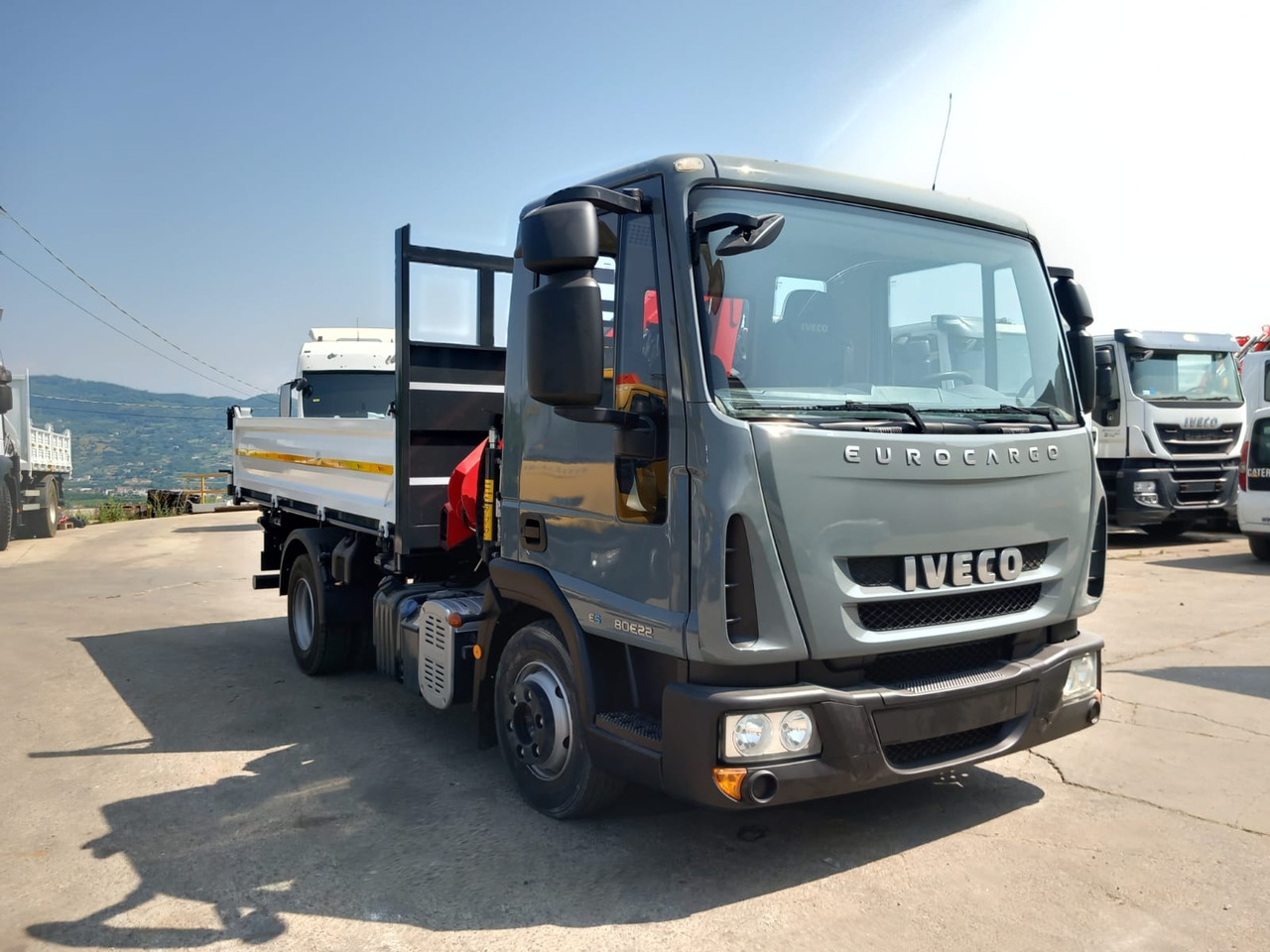 IVECO EUROCARGO 80E22 - Camion grue: photos 1 IVECO EUROCARGO 80E22 - Camion grue: photos 1