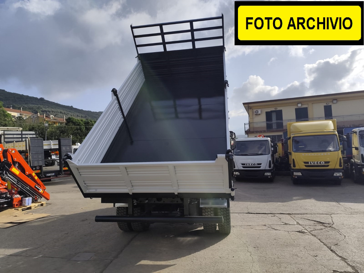 IVECO EUROCARGO ML140E18 - Camion benne: photos 3 IVECO EUROCARGO ML140E18 - Camion benne: photos 3
