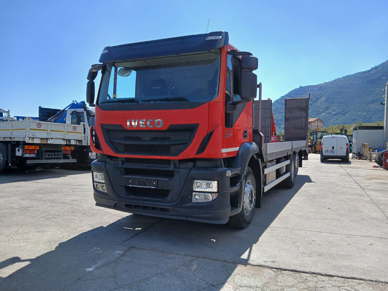 IVECO STRALIS 260S40 - Camion plateau: photos 2 IVECO STRALIS 260S40 - Camion plateau: photos 2