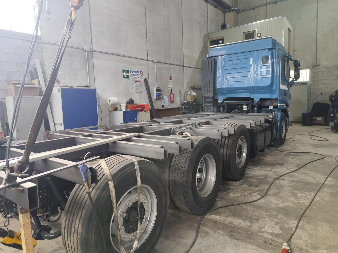 IVECO STRALIS 320S50 - Camion plateau: photos 2 IVECO STRALIS 320S50 - Camion plateau: photos 2
