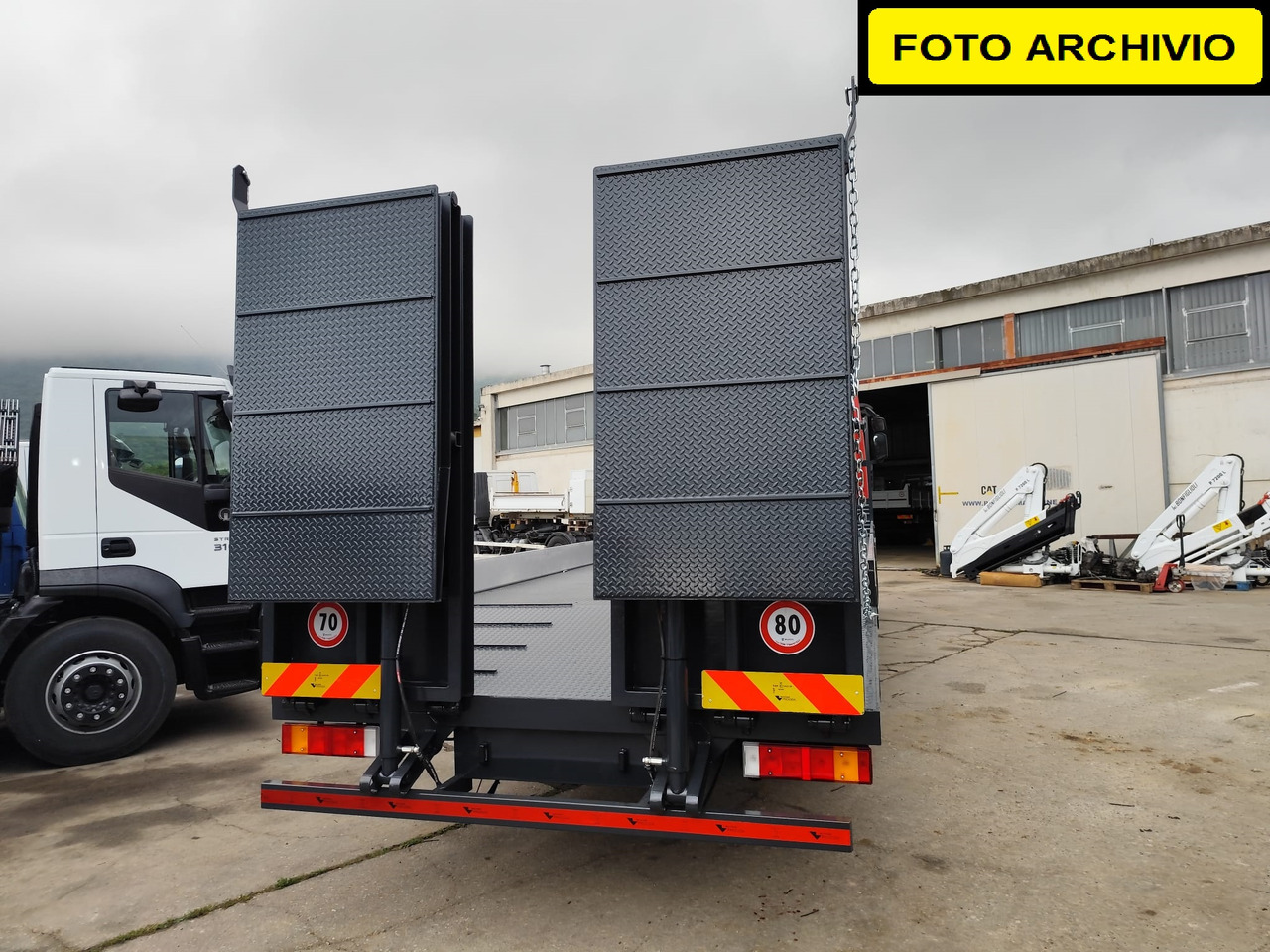 IVECO STRALIS 320S50 - Camion plateau: photos 4 IVECO STRALIS 320S50 - Camion plateau: photos 4