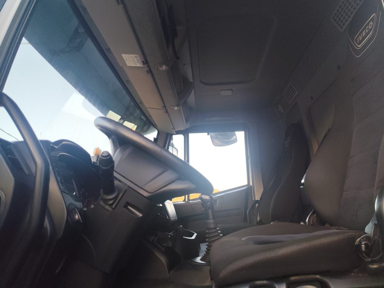 IVECO STRALIS AD 260S31 XP - Châssis cabine: photos 5 IVECO STRALIS AD 260S31 XP - Châssis cabine: photos 5