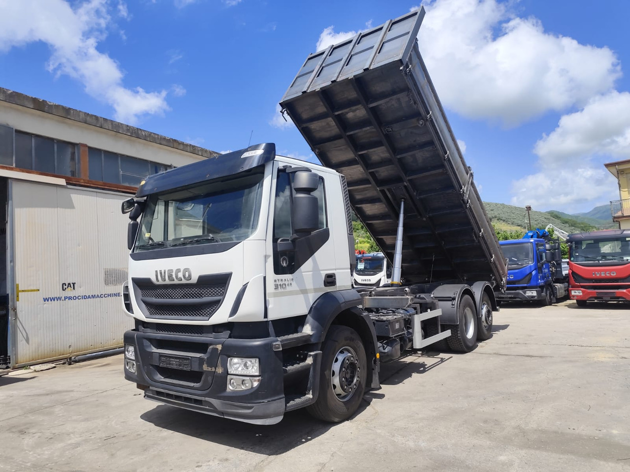 IVECO STRALIS CUBE 260S31 - Camion grue: photos 1 IVECO STRALIS CUBE 260S31 - Camion grue: photos 1