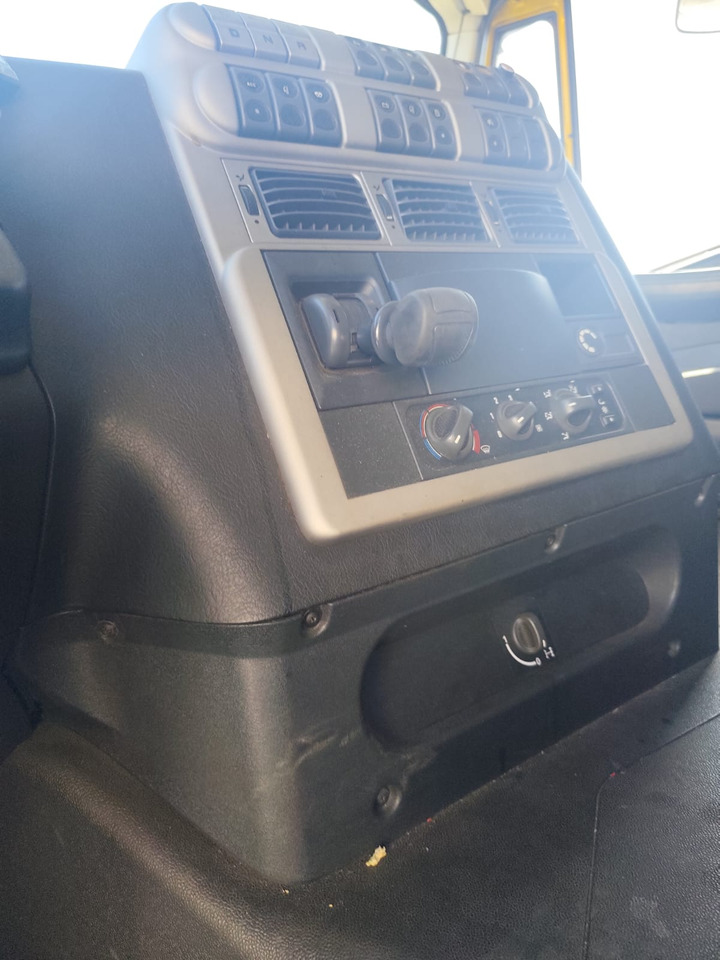 IVECO STRALIS CUBE AD260S42 - Camion plateau: photos 4 IVECO STRALIS CUBE AD260S42 - Camion plateau: photos 4