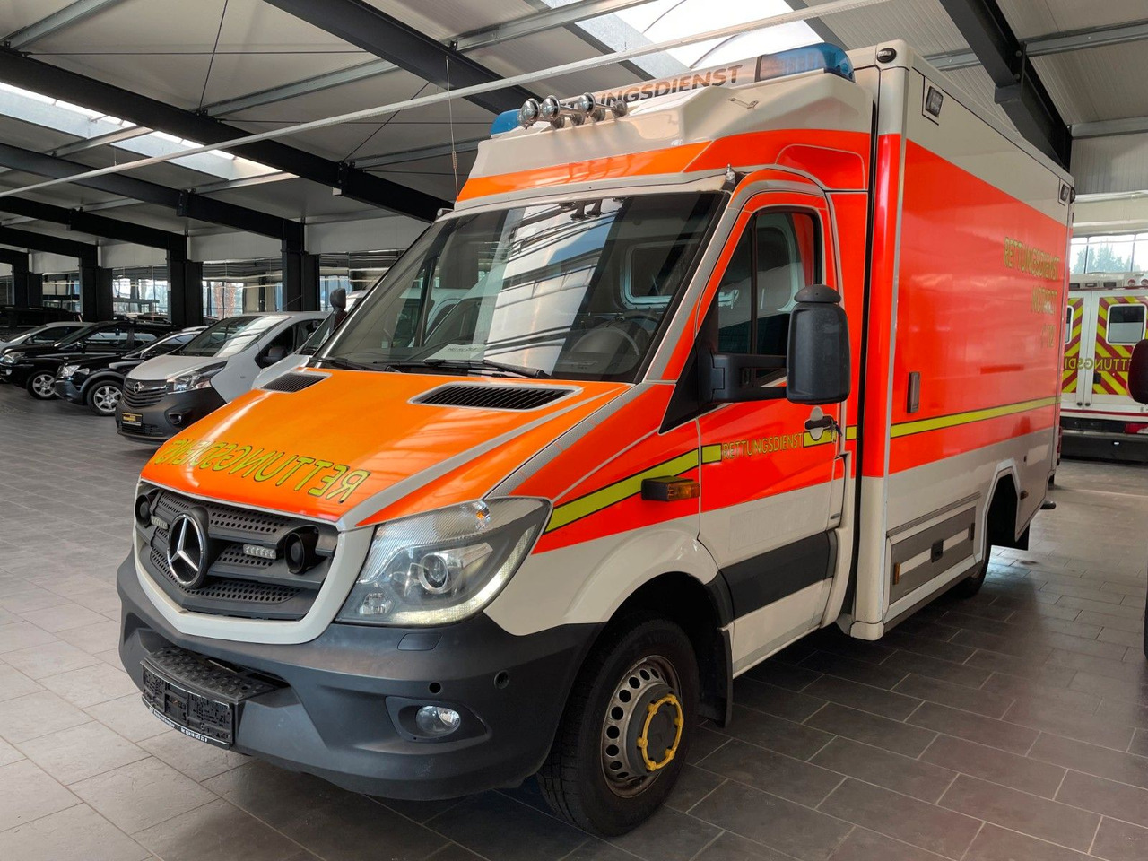 Mercedes-Benz Sprinter II Rettungswagen 519 CDI - Voiture: photos 2 Mercedes-Benz Sprinter II Rettungswagen 519 CDI - Voiture: photos 2