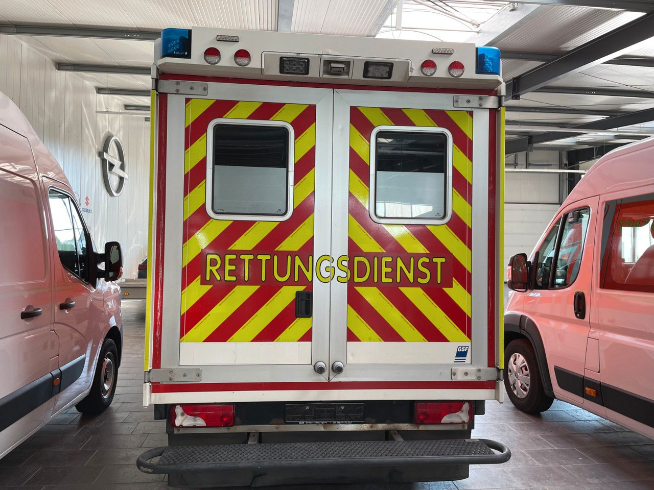 Mercedes-Benz Sprinter II Rettungswagen 519 CDI - Voiture: photos 3 Mercedes-Benz Sprinter II Rettungswagen 519 CDI - Voiture: photos 3