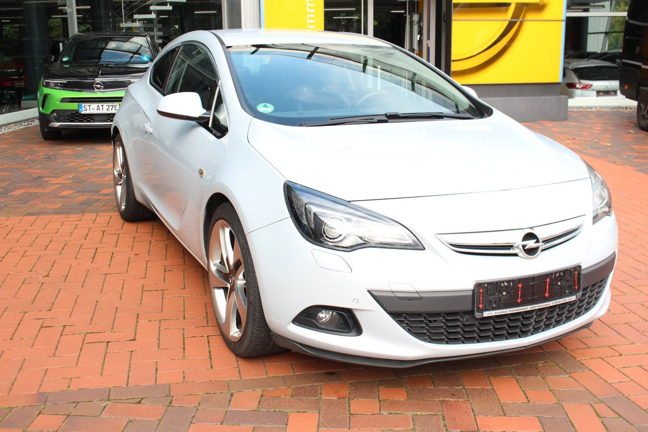 Opel Astra J GTC Innovation - Voiture à hayon: photos 4 Opel Astra J GTC Innovation - Voiture à hayon: photos 4