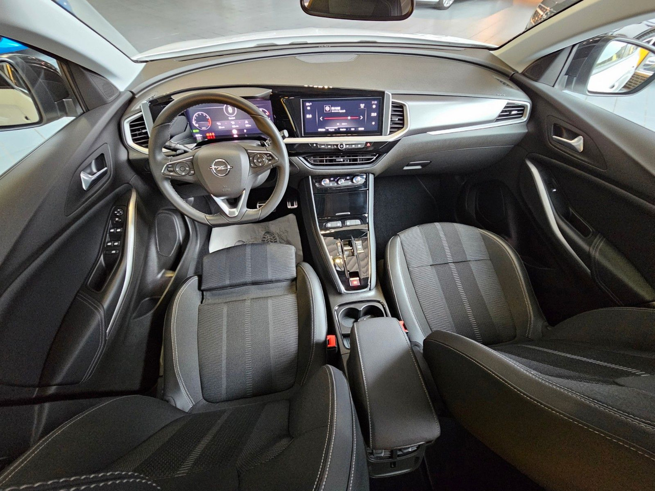 Opel Grandland Elegance AT-8 Navi Kamera LED - SUV: photos 5 Opel Grandland Elegance AT-8 Navi Kamera LED - SUV: photos 5