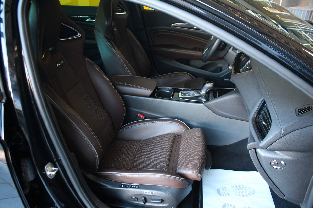 Opel Insignia B Sports Tourer GSi 4x4 Massage Bose - Voiture break: photos 5 Opel Insignia B Sports Tourer GSi 4x4 Massage Bose - Voiture break: photos 5