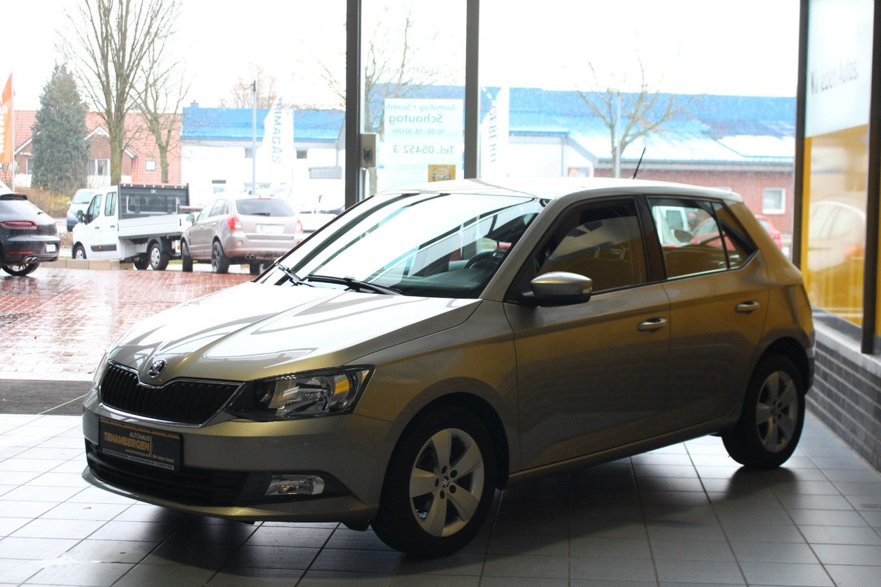 Skoda Fabia Ambition Klima Tempomat Bluetooth - Voiture: photos 4 Skoda Fabia Ambition Klima Tempomat Bluetooth - Voiture: photos 4