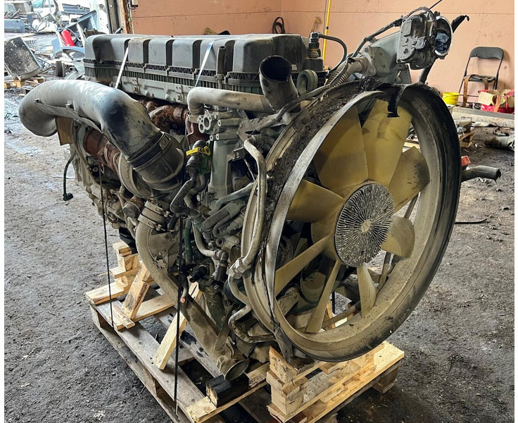 Volvo D11K450 K1 - Moteur: photos 1 Volvo D11K450 K1 - Moteur: photos 1