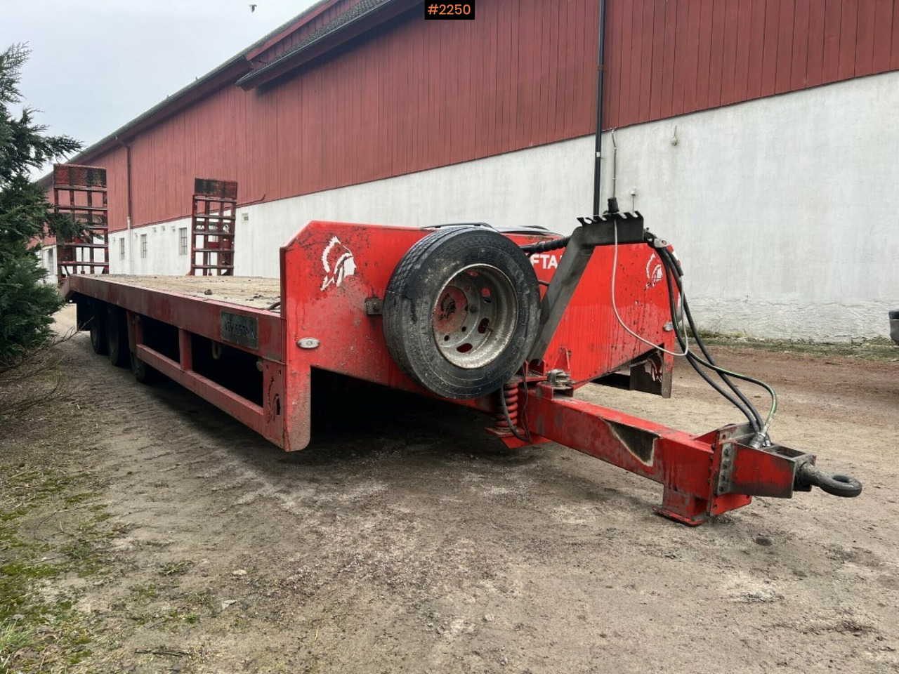 Machine trailer - Chieftain Trailers LTD - For tractor - Remorque porte-engin surbaissée: photos 2 Machine trailer - Chieftain Trailers LTD - For tractor - Remorque porte-engin surbaissée: photos 2