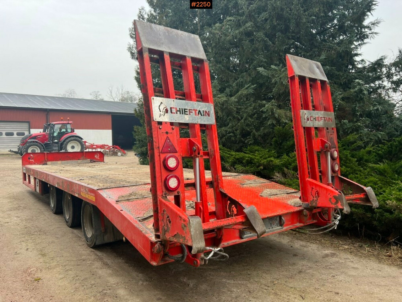 Machine trailer - Chieftain Trailers LTD - For tractor - Remorque porte-engin surbaissée: photos 3 Machine trailer - Chieftain Trailers LTD - For tractor - Remorque porte-engin surbaissée: photos 3