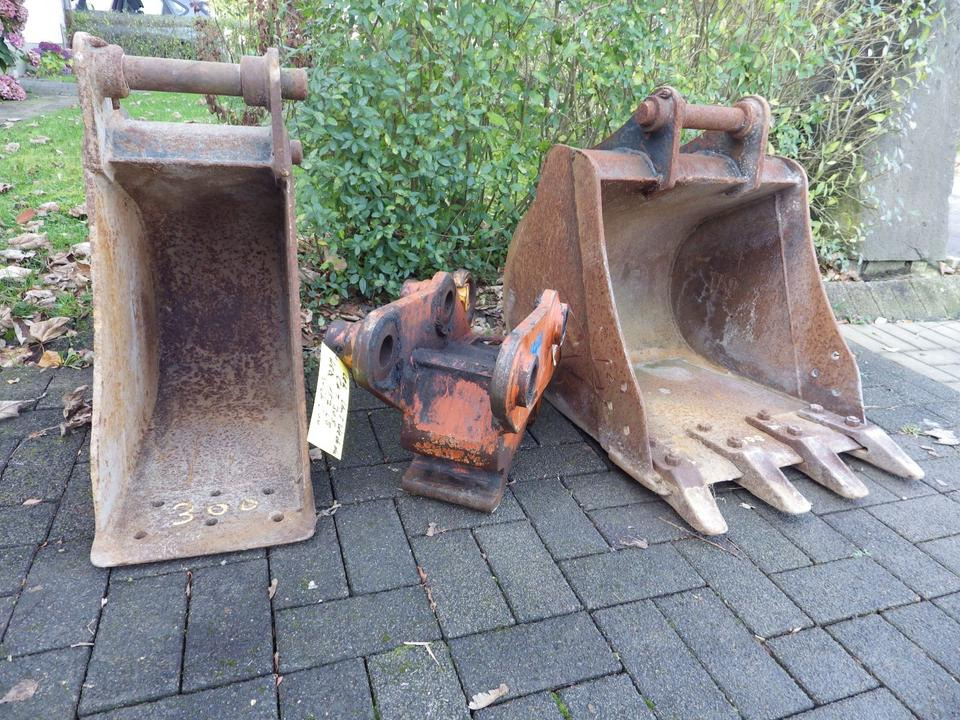 Cat 305 LEH Schnellwechsler + 2 Tieflöffel Cat - Godet pour pelle: photos 1 Cat 305 LEH Schnellwechsler + 2 Tieflöffel Cat - Godet pour pelle: photos 1