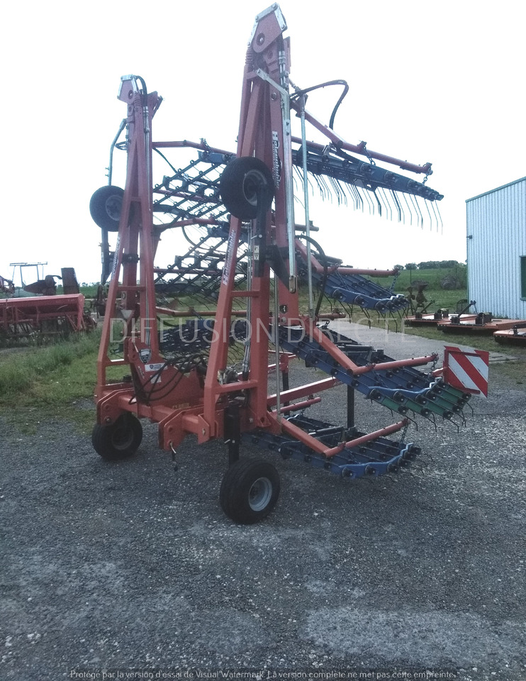 HATZENBICHLER HERSE ETRILLE 12M - Herse étrille: photos 3 HATZENBICHLER HERSE ETRILLE 12M - Herse étrille: photos 3