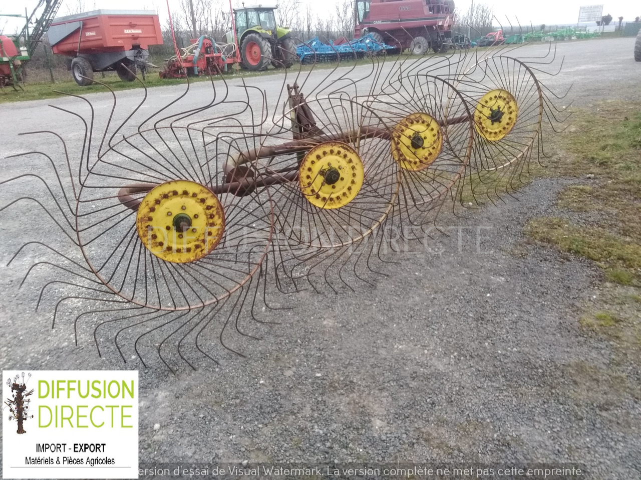 JOHN DEERE ANDAINEUR P 140 - Faneuse: photos 1 JOHN DEERE ANDAINEUR P 140 - Faneuse: photos 1