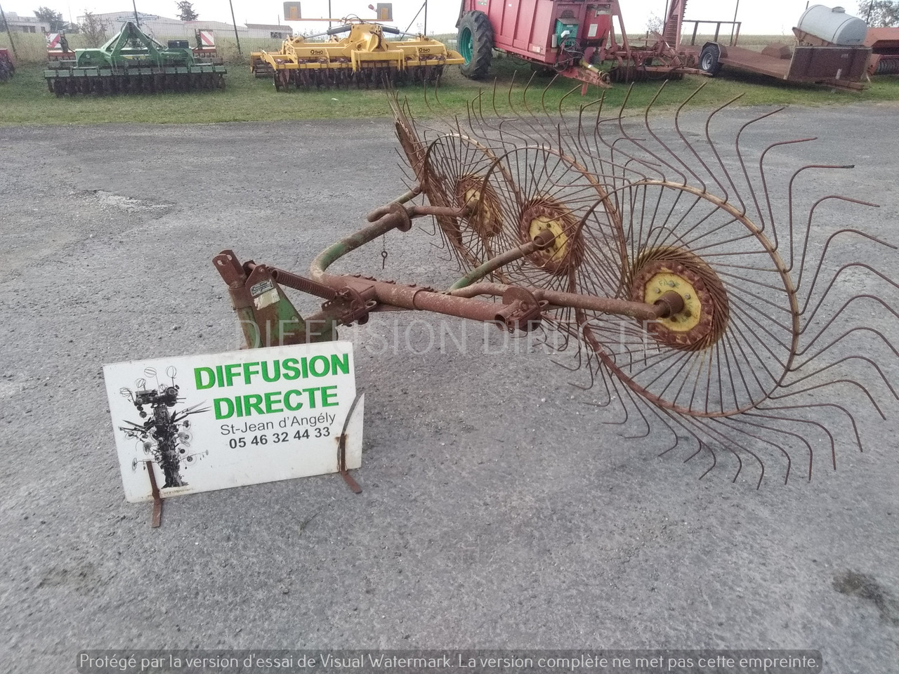 JOHN DEERE ANDAINEUR P 140 - Faneuse: photos 1 JOHN DEERE ANDAINEUR P 140 - Faneuse: photos 1