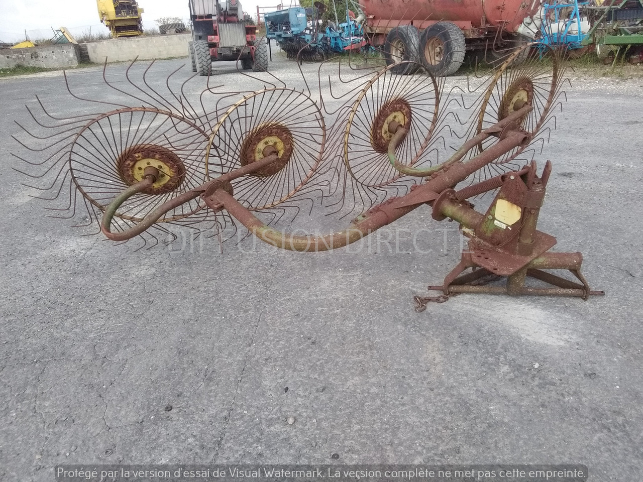 JOHN DEERE ANDAINEUR P 140 - Faneuse: photos 2 JOHN DEERE ANDAINEUR P 140 - Faneuse: photos 2