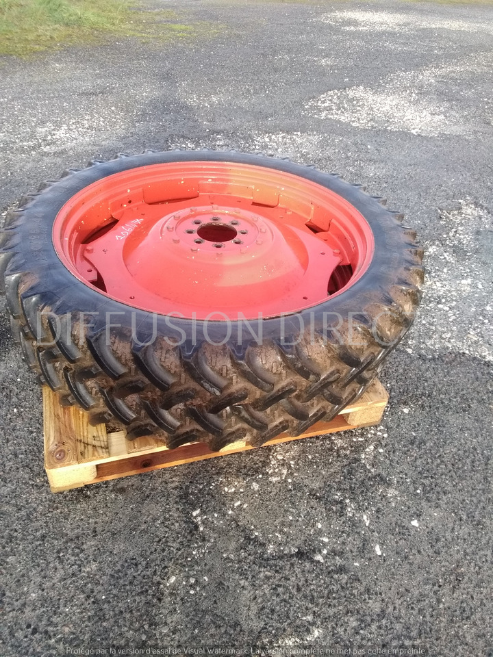 KLEBER ROUES CEREALIERES - Pneus et jantes pour Machine agricole: photos 2 KLEBER ROUES CEREALIERES - Pneus et jantes pour Machine agricole: photos 2