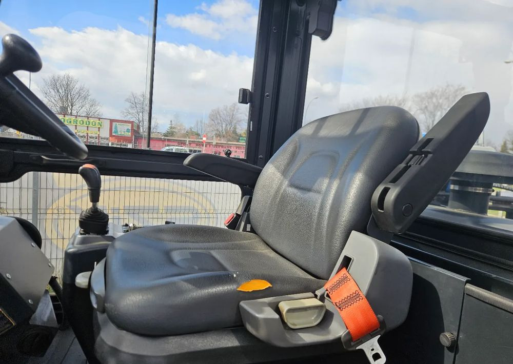 Doosan G60S-7 - Chariot élévateur à gaz: photos 5 Doosan G60S-7 - Chariot élévateur à gaz: photos 5