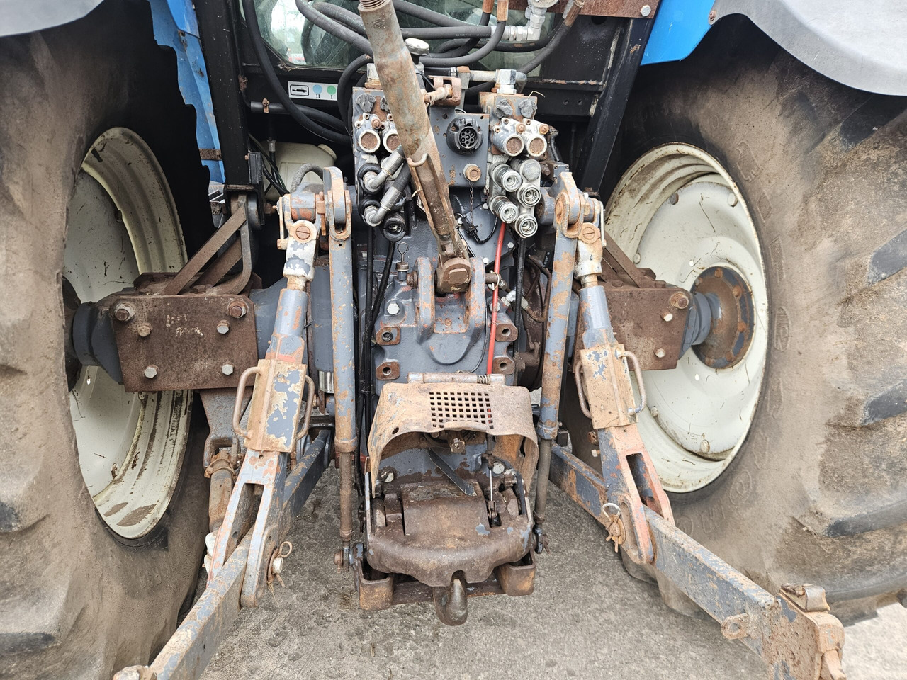 1997 New Holland 8360 - Tracteur agricole: photos 4 1997 New Holland 8360 - Tracteur agricole: photos 4