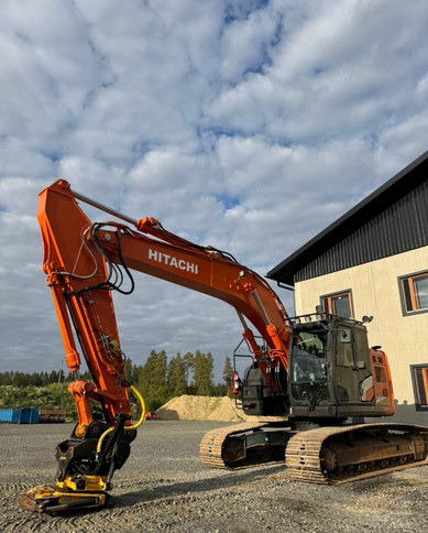 HitachiZX225USLC-7 + Engcon - Pelle sur chenille: photos 1 HitachiZX225USLC-7 + Engcon - Pelle sur chenille: photos 1