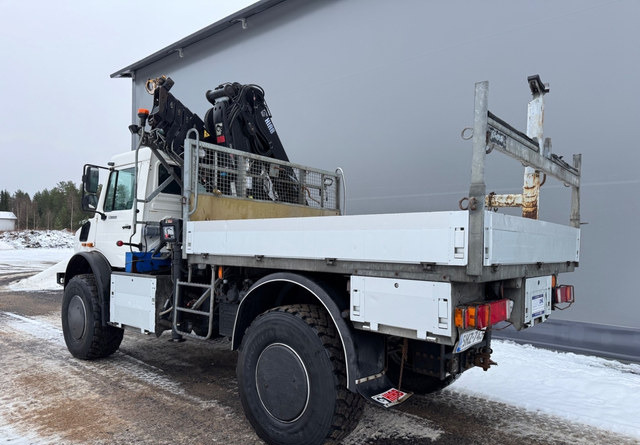 Mercedes-BenzUnimog U5000 + Nosturi Hiab 099 E-4 - Camion plateau, Camion grue: photos 3 Mercedes-BenzUnimog U5000 + Nosturi Hiab 099 E-4 - Camion plateau, Camion grue: photos 3