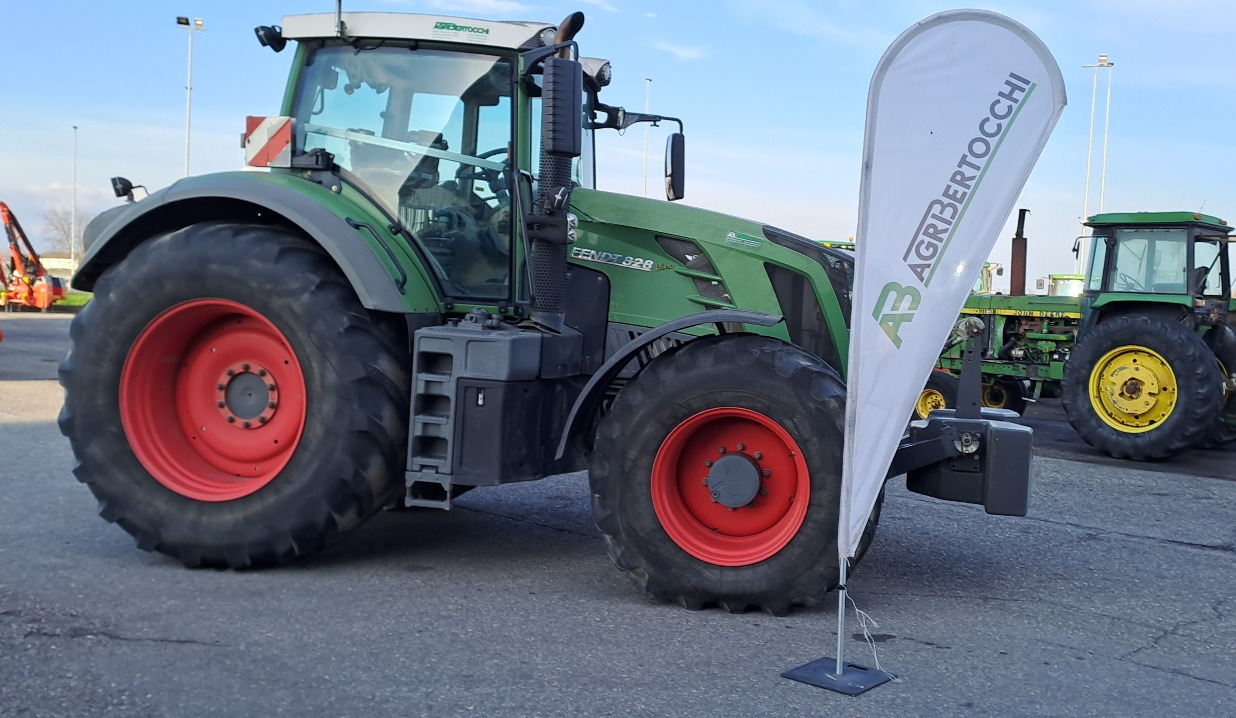 FENDT 828 VARIO PROFI - Tracteur agricole: photos 2 FENDT 828 VARIO PROFI - Tracteur agricole: photos 2