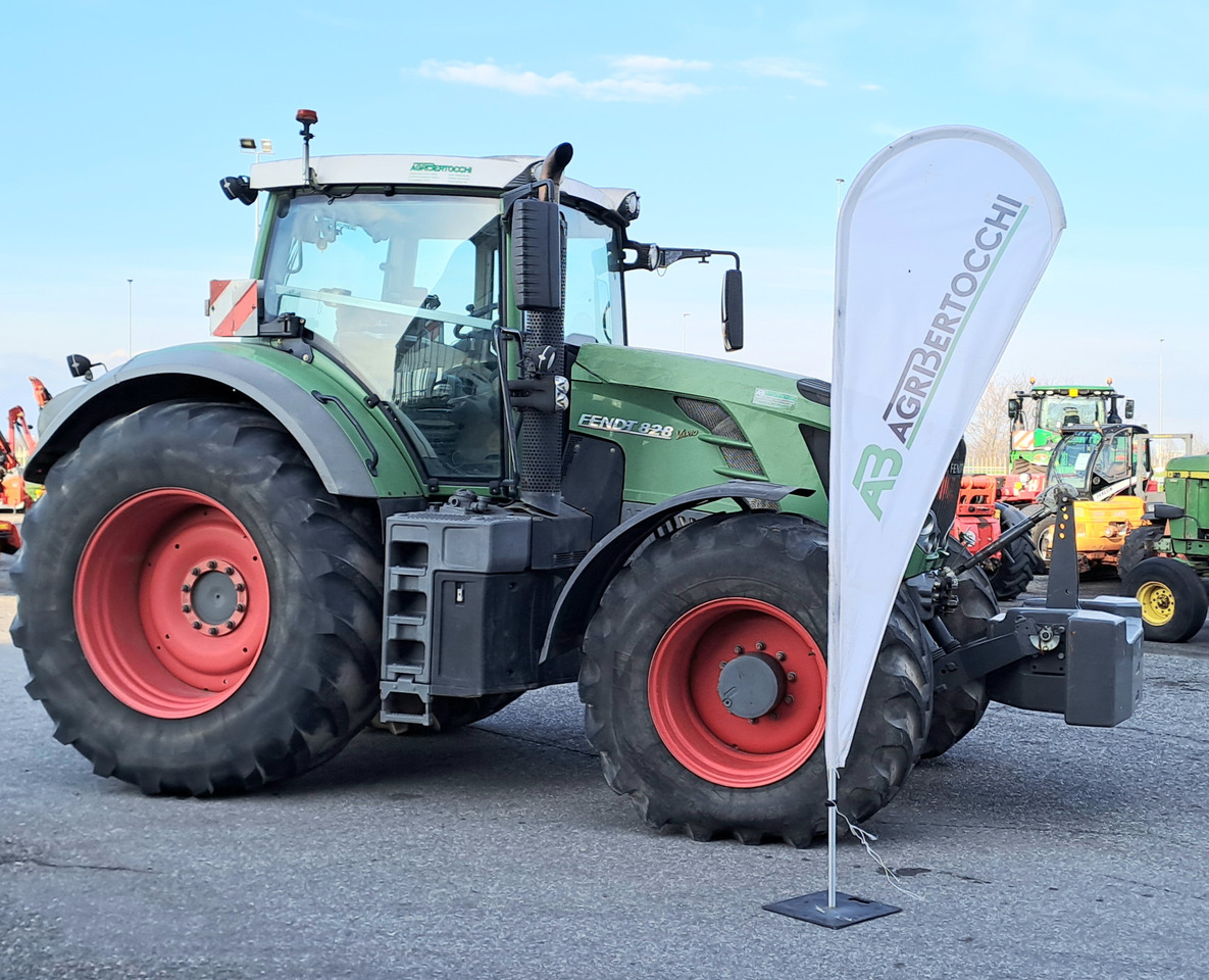 FENDT 828 VARIO PROFI - Tracteur agricole: photos 4 FENDT 828 VARIO PROFI - Tracteur agricole: photos 4