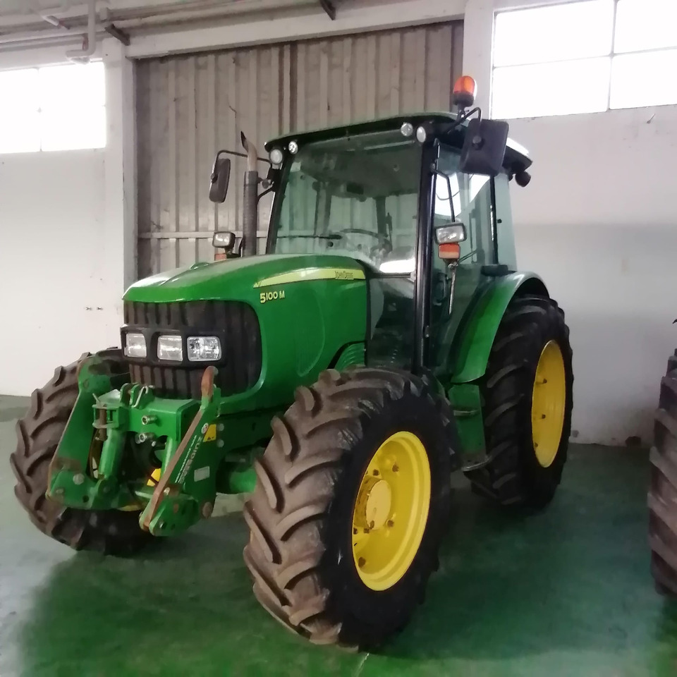 JOHN DEERE 5070 M - Tracteur agricole: photos 1 JOHN DEERE 5070 M - Tracteur agricole: photos 1