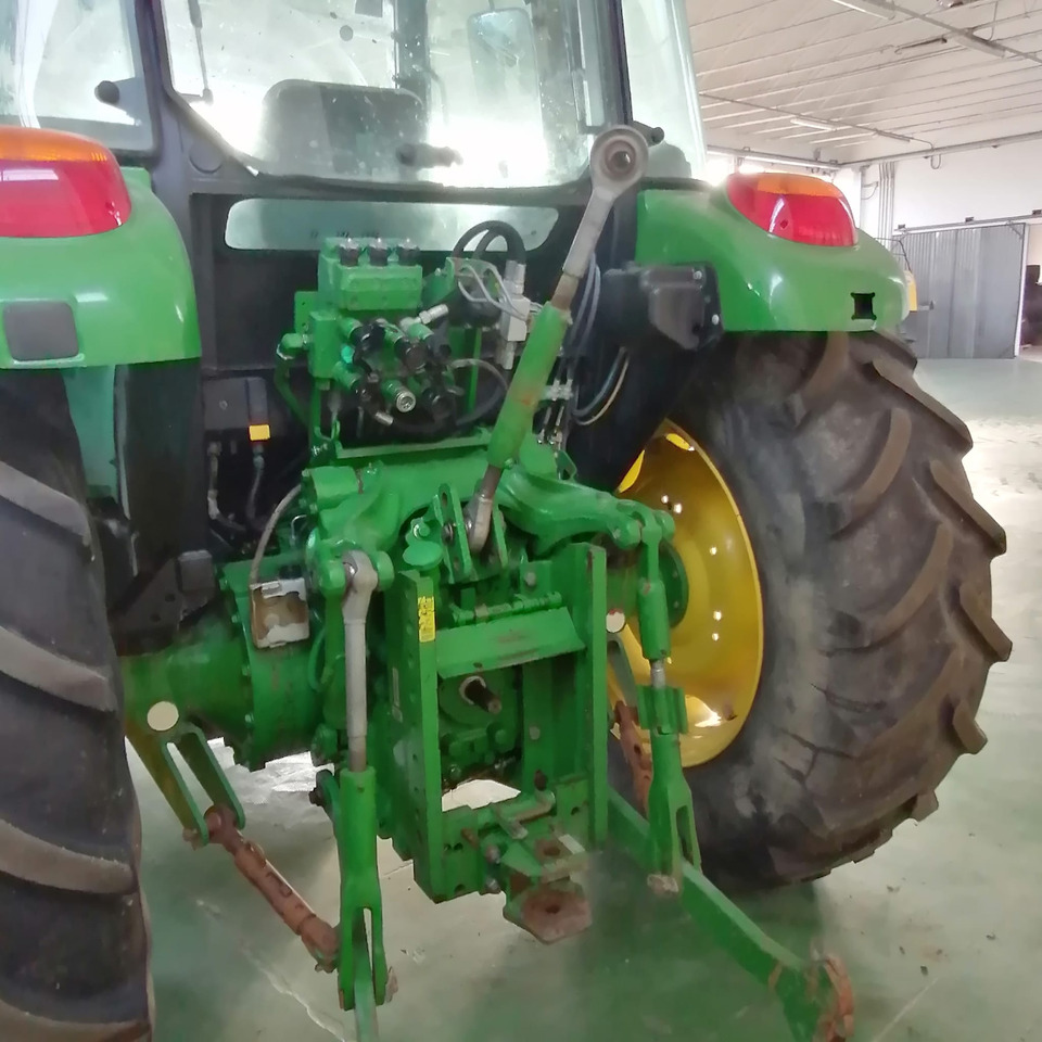JOHN DEERE 5070 M - Tracteur agricole: photos 2 JOHN DEERE 5070 M - Tracteur agricole: photos 2