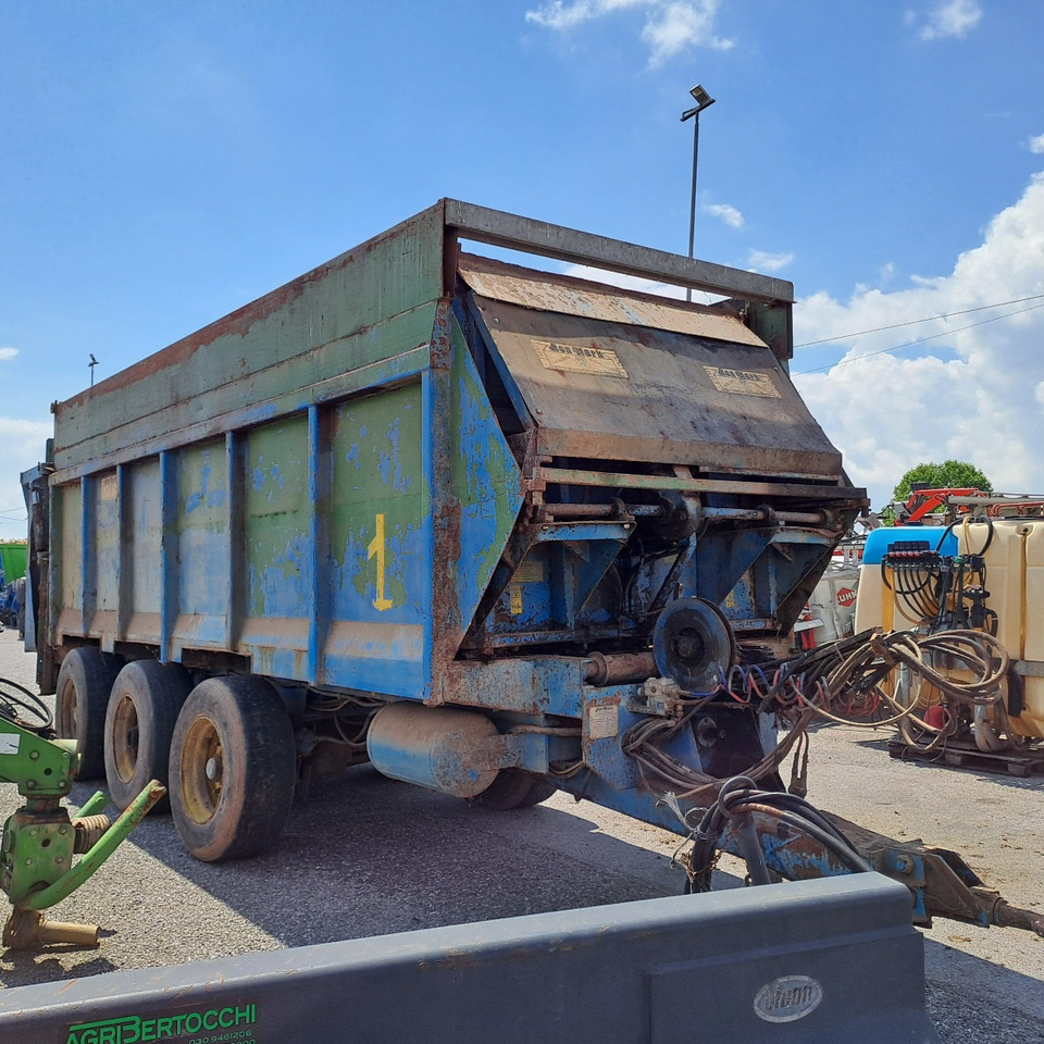 SPANDILETAME REN MARK - Epandeur à fumier: photos 2 SPANDILETAME REN MARK - Epandeur à fumier: photos 2