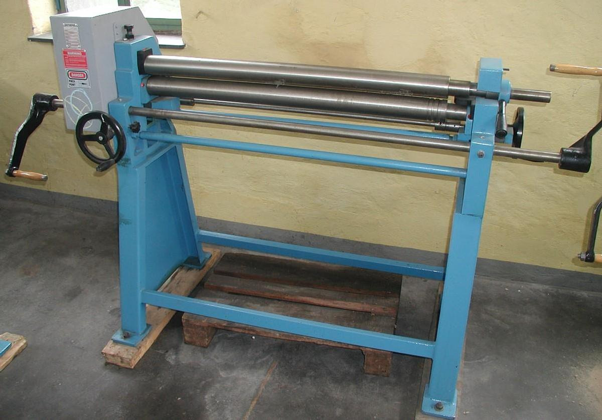 Dreiwalzen-Rundbiegemaschine AKYAPAK - Machine à métaux: photos 2 Dreiwalzen-Rundbiegemaschine AKYAPAK - Machine à métaux: photos 2
