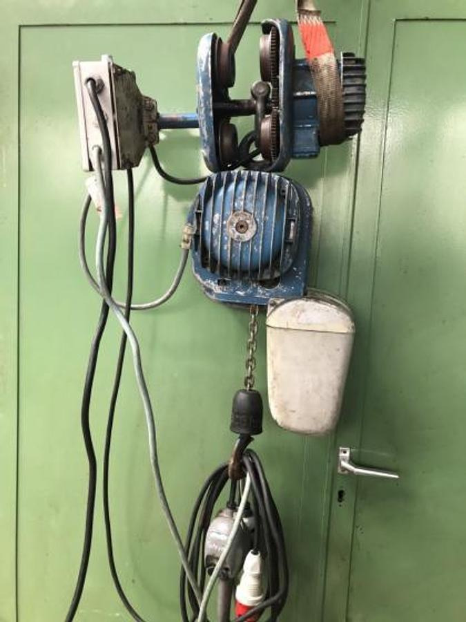 Elektro-Kettenzug DEMAG - Matériel de magasinage: photos 1 Elektro-Kettenzug DEMAG - Matériel de magasinage: photos 1