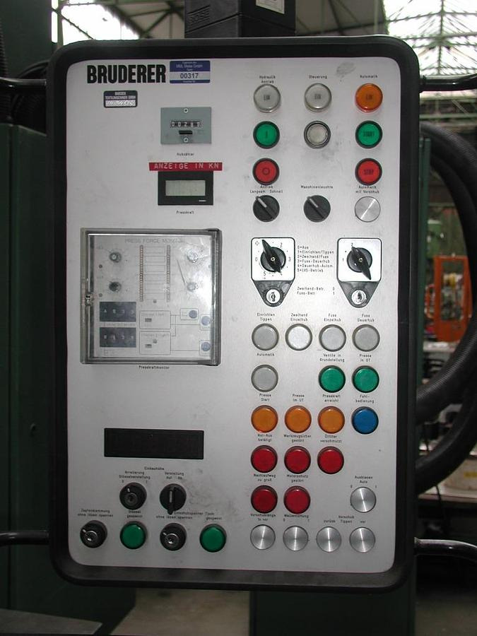Kniehebelpresse BRUDERER - Machine à métaux: photos 2 Kniehebelpresse BRUDERER - Machine à métaux: photos 2