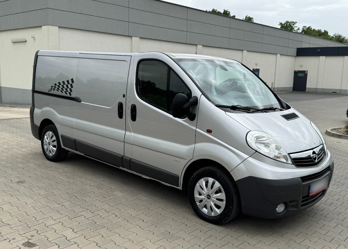 Opel Vivaro 2.0 DCI 115KM 2013 Rok SERWISOWANY Bezwypadkowy Super Stan - Fourgon utilitaire: photos 4 Opel Vivaro 2.0 DCI 115KM 2013 Rok SERWISOWANY Bezwypadkowy Super Stan - Fourgon utilitaire: photos 4