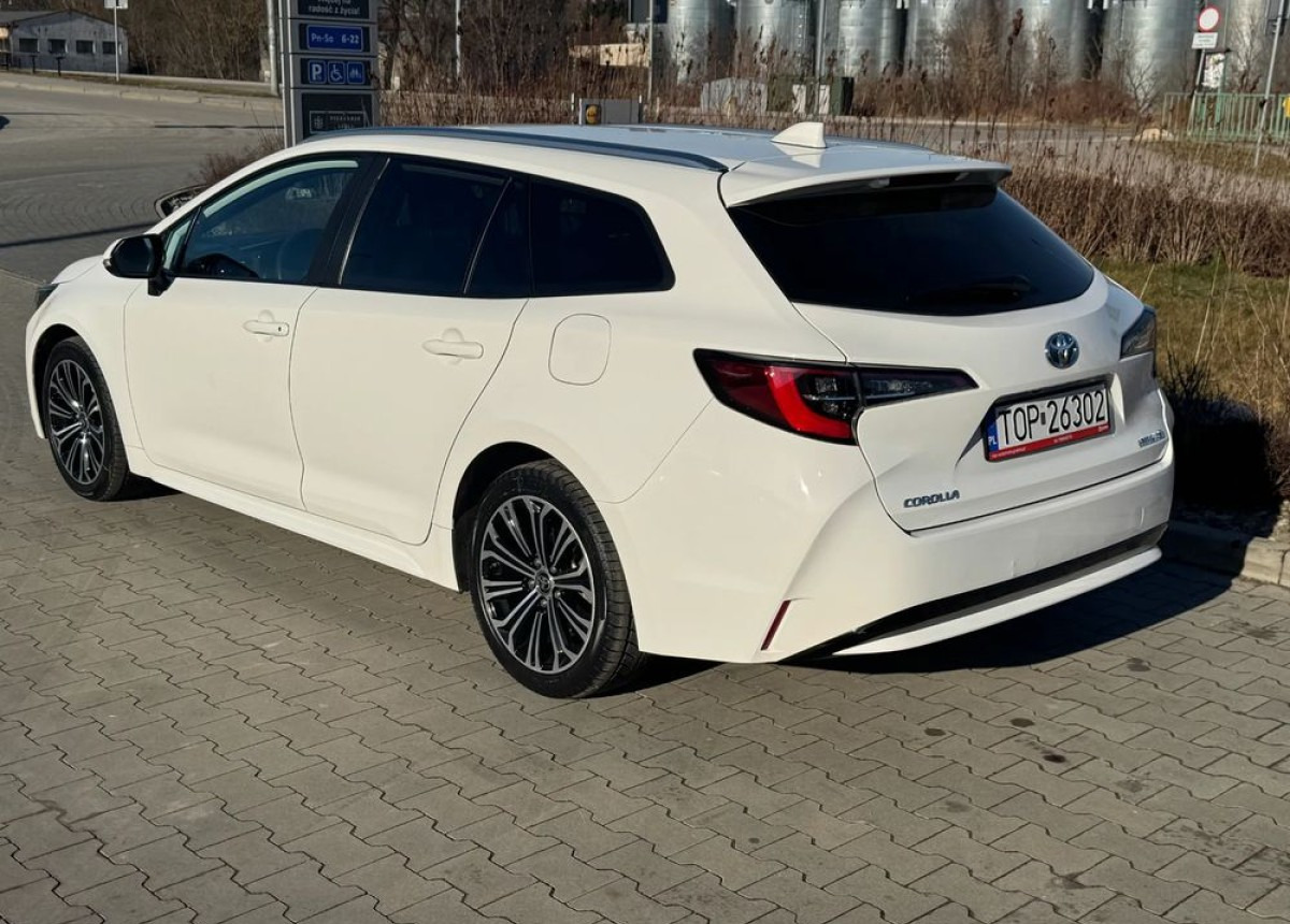 Toyota Corolla 1.8 Hybrid Active Niski przebieg LED FV23 W SUPER STANIE - Voiture break: photos 4 Toyota Corolla 1.8 Hybrid Active Niski przebieg LED FV23 W SUPER STANIE - Voiture break: photos 4