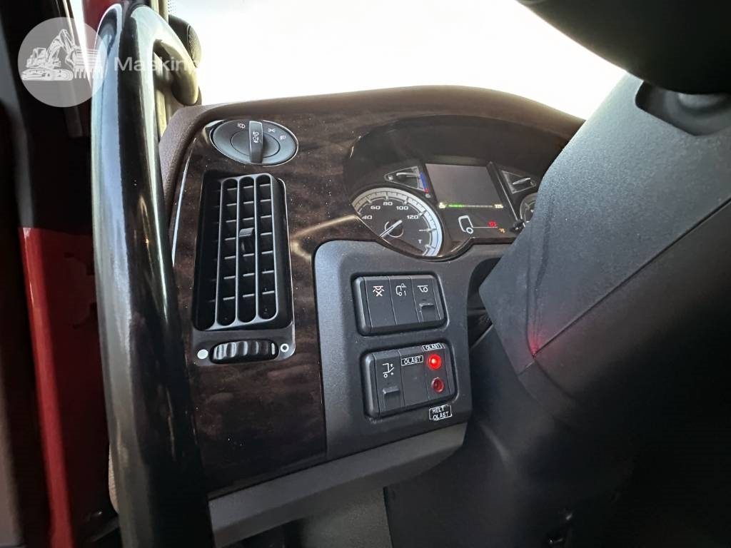 Camion porte-conteneur/ Caisse mobile DAF XF 530: photos 32