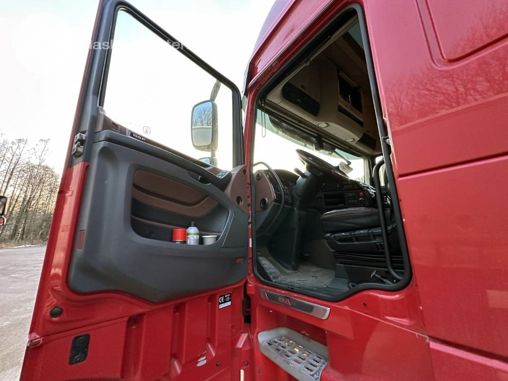 Camion porte-conteneur/ Caisse mobile DAF XF 530: photos 11