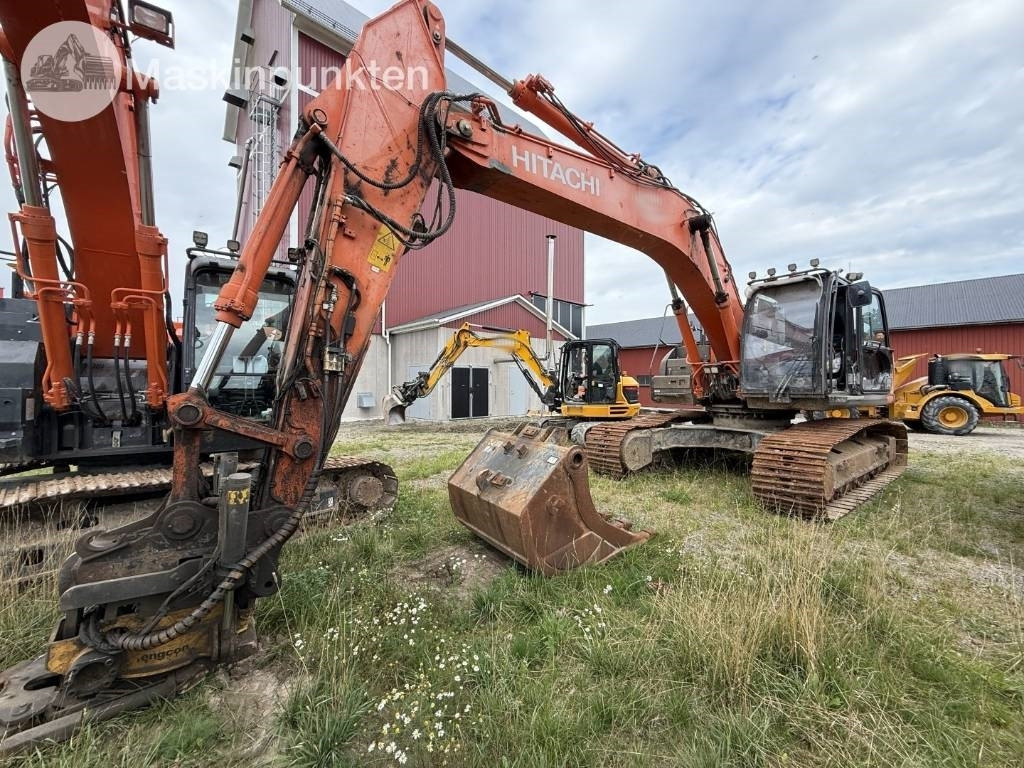 Hitachi ZX 300 LC-6 - Pelle sur chenille: photos 3 Hitachi ZX 300 LC-6 - Pelle sur chenille: photos 3