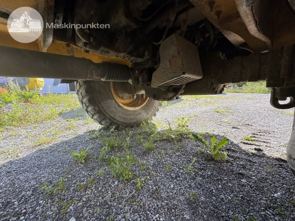 Chargeuse sur pneus JCB 413 K: photos 10 Chargeuse sur pneus JCB 413 K: photos 10