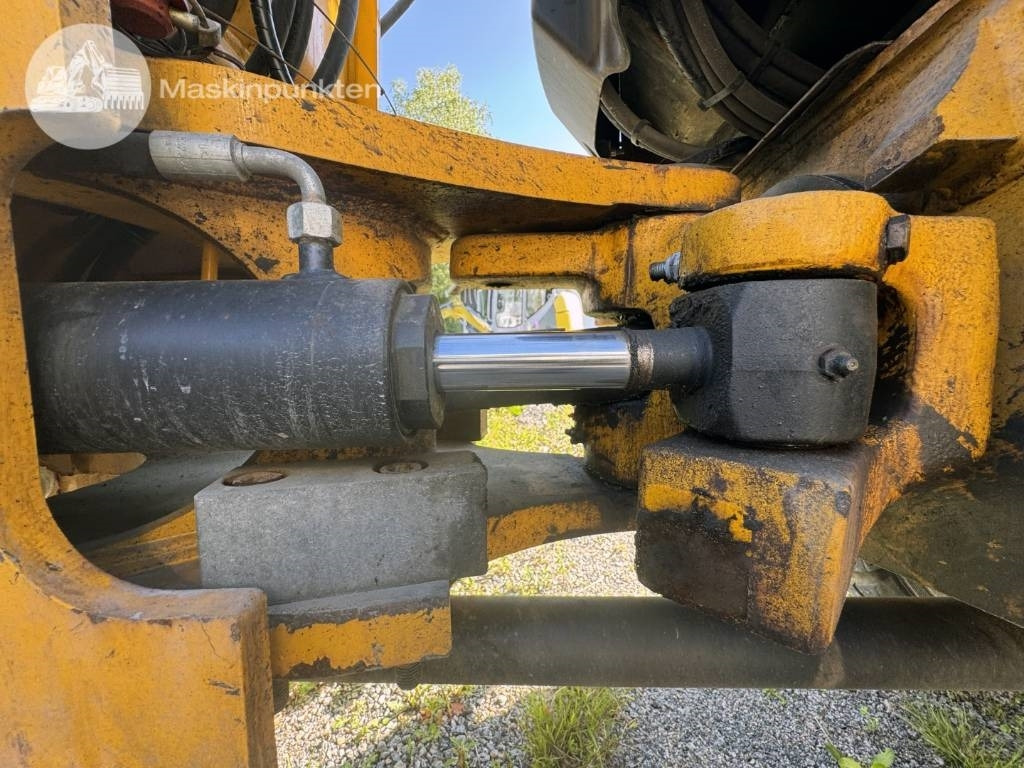 Chargeuse sur pneus JCB 413 K: photos 13 Chargeuse sur pneus JCB 413 K: photos 13