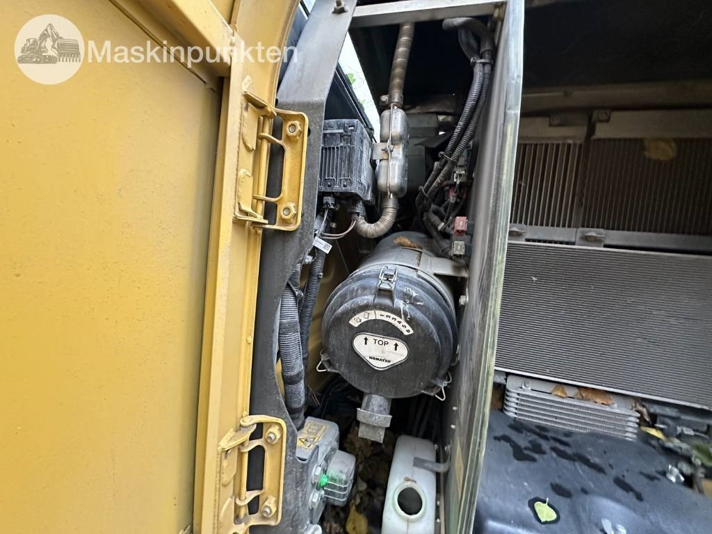 Pelle sur pneus Komatsu PW 148-11 med vagn och redskap: photos 43 Pelle sur pneus Komatsu PW 148-11 med vagn och redskap: photos 43