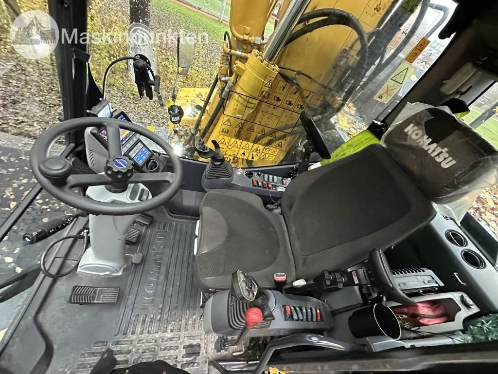 Pelle sur pneus Komatsu PW 148-11 med vagn och redskap: photos 14 Pelle sur pneus Komatsu PW 148-11 med vagn och redskap: photos 14