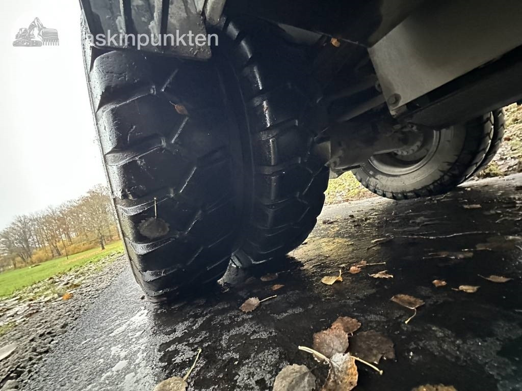 Pelle sur pneus Komatsu PW 148-11 med vagn och redskap: photos 36 Pelle sur pneus Komatsu PW 148-11 med vagn och redskap: photos 36