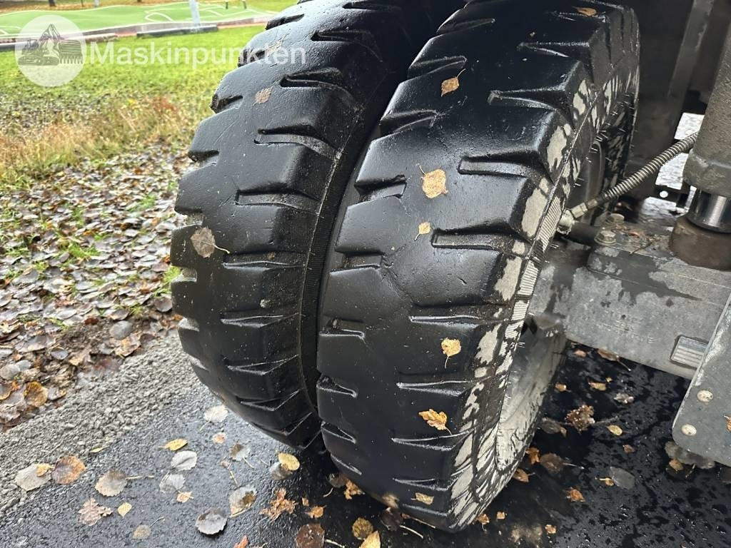 Pelle sur pneus Komatsu PW 148-11 med vagn och redskap: photos 31 Pelle sur pneus Komatsu PW 148-11 med vagn och redskap: photos 31